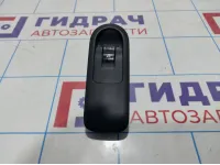 Кнопка стеклоподъемника передняя правая Renault Duster 8200476809