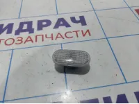 Повторитель на крыло белый Renault Duster 8200257684