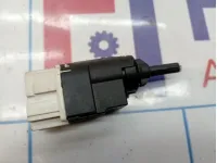 Датчик включения стопсигнала Renault Duster 253206170R