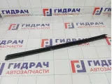Уплотнитель стекла переднего левого Renault Duster 8200760256