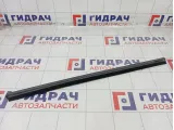 Уплотнитель стекла переднего правого Renault Duster 8200760255