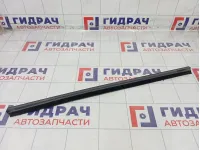 Уплотнитель стекла переднего правого Renault Duster 8200760255