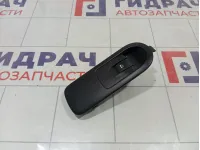 Кнопка стеклоподъемника переднего правого Renault Duster 8200476809