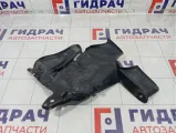 Пыльник двигателя правый Renault Duster 638305972R