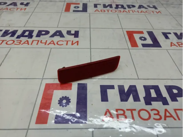 Отражатель в задний бампер правый Renault Duster 265604000R