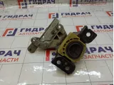 Опора двигателя правая Renault Duster 112100071R