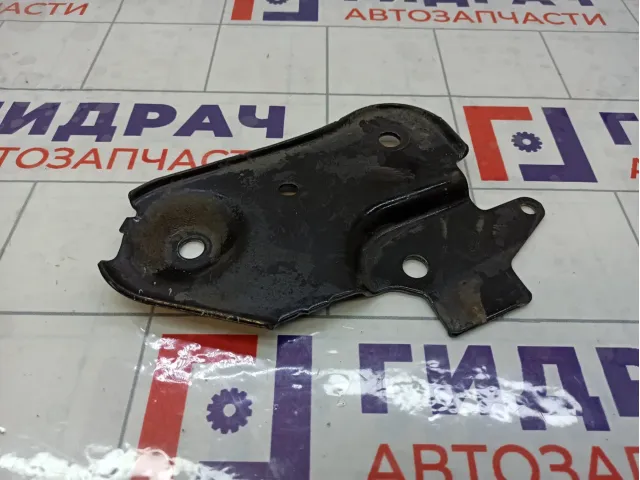 Кронштейн балки правый Renault Duster 8200823807