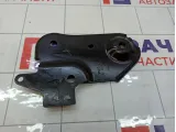 Кронштейн балки правый Renault Duster 8200823807