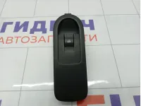 Кнопка стеклоподъемника передняя правая Renault Duster 8200476809