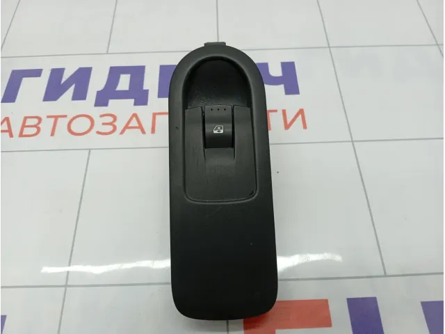 Кнопка стеклоподъемника передняя правая Renault Duster 8200476809