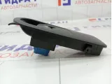 Кнопка стеклоподъемника передняя правая Renault Duster 8200476809