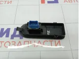 Кнопка стеклоподъемника передняя правая Renault Duster 8200476809