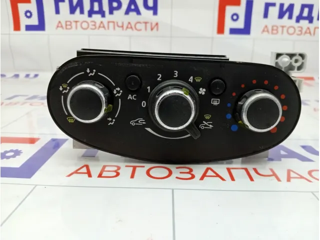 Блок управления климатической установкой Renault Duster 275104143R