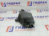 Корпус блока предохранителей под капотом Renault Duster 243800196R