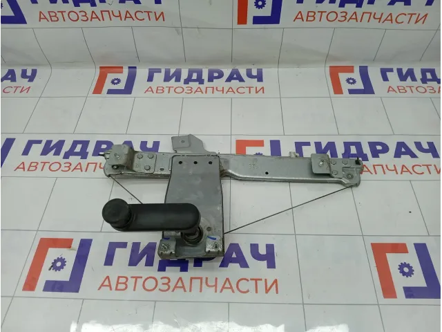 Стеклоподъемник механический задний левый Renault Duster 8200733831