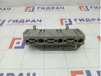 Кронштейн коллектора впускного Renault Duster 7700110112