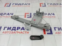 Стеклоподъемник механический задний левый Renault Duster 8200733831