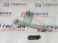Стеклоподъемник механический задний правый Renault Duster 8200733830