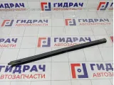 Уплотнитель стекла заднего левого Renault Duster 823310035R