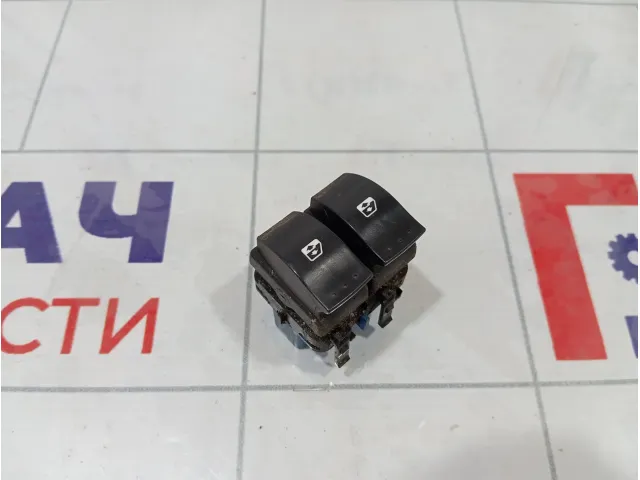 Блок управления стеклоподъемниками Renault Duster 8200108269