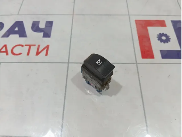 Кнопка стеклоподъемника Renault Duster 8200476809