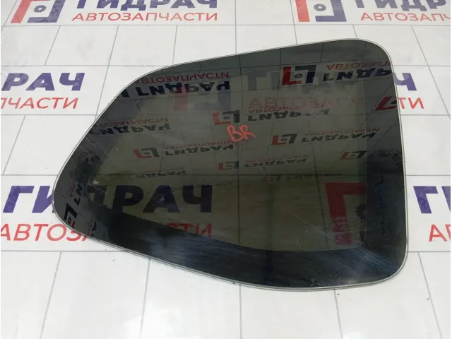 Стекло кузовное глухое (форточка) правое Renault Duster 833066196R