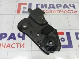 Кронштейн балки передней левый Renault Duster 8200823809