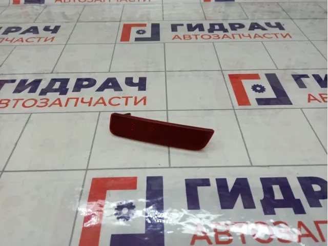 Отражатель в задний бампер правый Renault Duster 265604000R