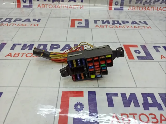 Блок предохранителей Renault Duster 7703297597