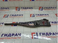 Решетка под лобовое стекло (Жабо) правая Renault Duster 8200294316
