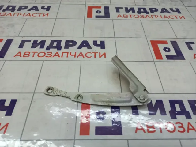Петля капота правая Renault Duster 654007102R