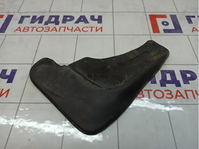 Брызговик передний правый Renault Duster 638505334R