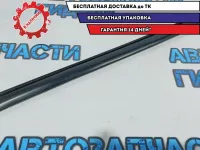 Уплотнитель стекла задней левой двери Renault Duster 823310035R.