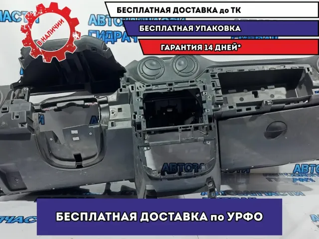 Торпедо Renault Duster 681009933R. Царапины.