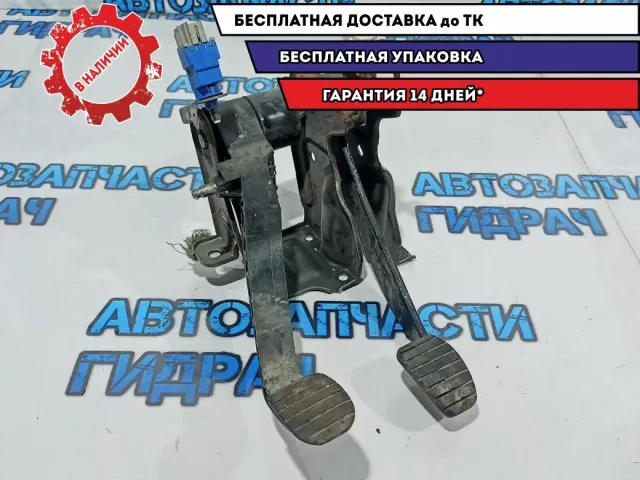 Блок педалей Renault Duster .