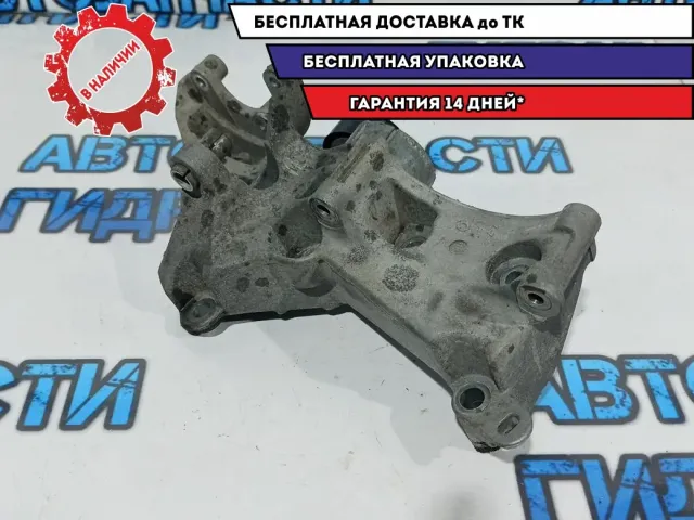 Кронштейн генератора Renault Duster 8200473400.