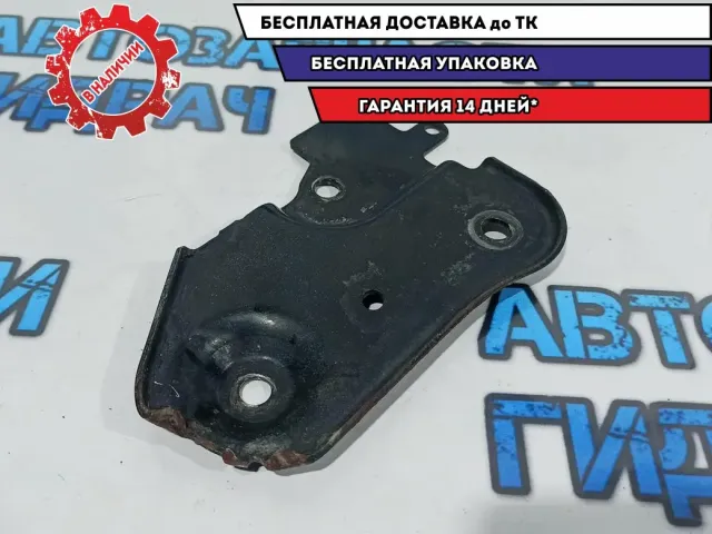 Кронштейн передней балки левый Renault Duster 8200823809.