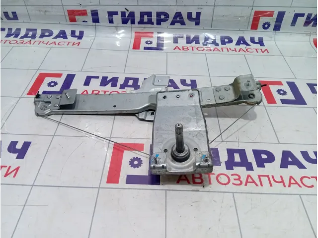 Стеклоподъемник механический задний правый Renault Duster 8200733830