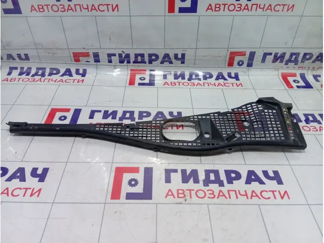 Решетка под лобовое стекло (Жабо) правая Renault Duster 8200294316