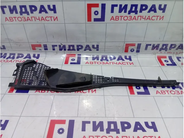 Решетка под лобовое стекло (Жабо) левая Renault Duster 8200825457