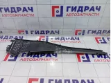 Решетка под лобовое стекло (Жабо) левая Renault Duster 8200825457