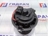 Моторчик отопителя (печки) Renault Duster 272100975R