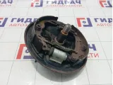 Щит опорный с цапфой задний правый Renault Duster 440208382R