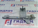 Стеклоподъемник механический задний левый Renault Duster 8200733831