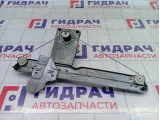 Стеклоподъемник механический задний левый Renault Duster 8200733831