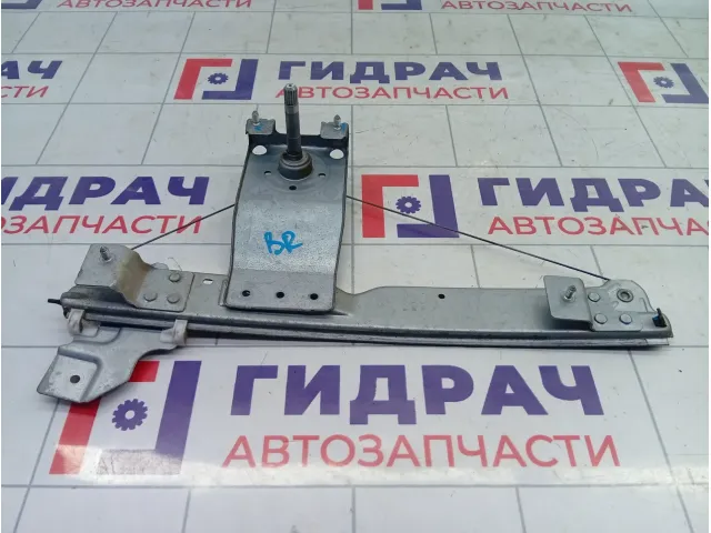 Стеклоподъемник механический задний правый Renault Duster 8200733830