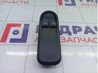 Блок управления стеклоподъемниками Renault Duster 254118044R
