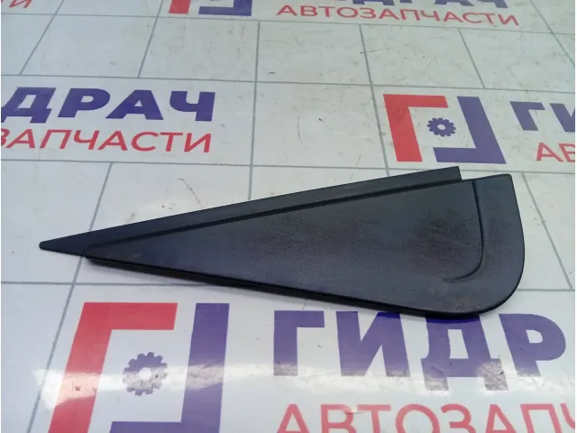 Накладка двери задней правой Renault Duster 822347891R