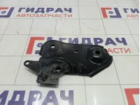 Кронштейн балки передний правый Renault Duster 8200823807
