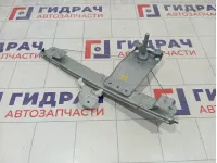 Стеклоподъемник механический задний левый Renault Duster 8200733831